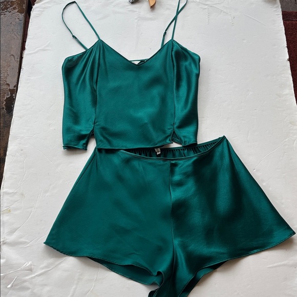 90’s Vintage Victoria's Secret Silk Green Sleepwear Set Cami Shorts Medium Hot M - Picture 4 of 17